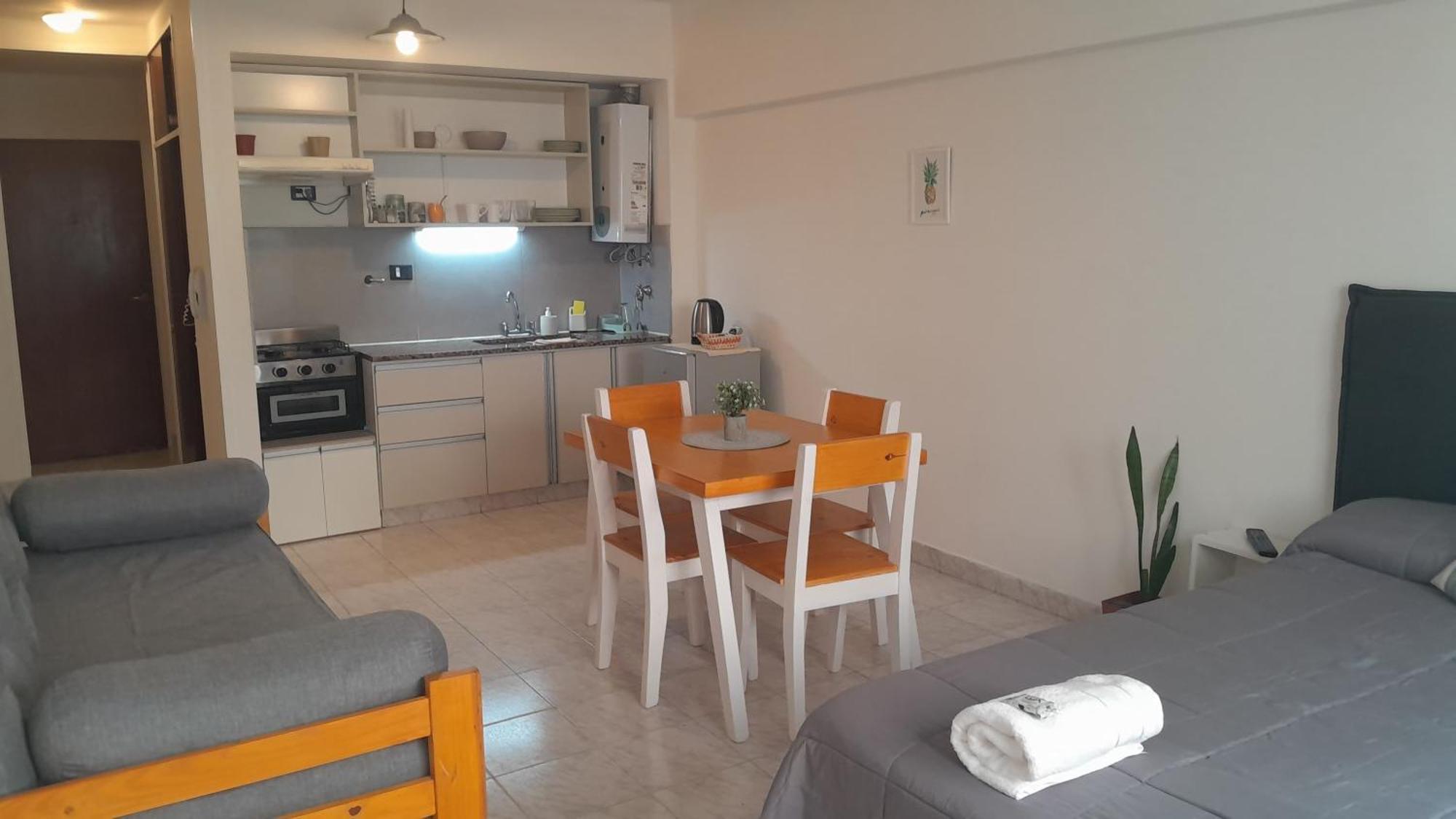 Departamento En Pleno Centro Con Cochera *